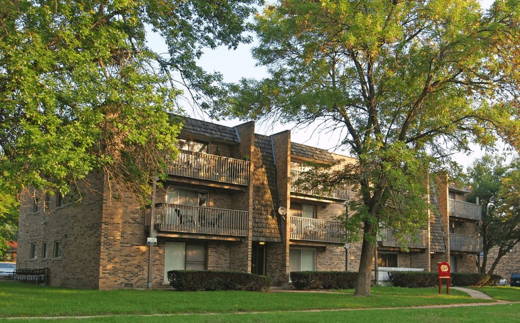 Matteson Blu Apartments, 4046 Lindenwood Drive, Matteson, IL RentCafe